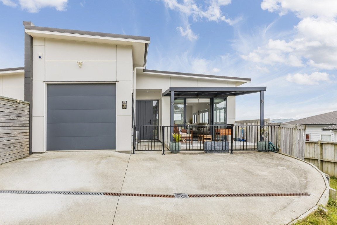 10A Polestar Lane, Whitby, Porirua - Carousel 1