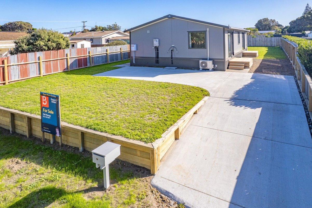 19 Karewa Street, Castlecliff, Whanganui - Carousel 2