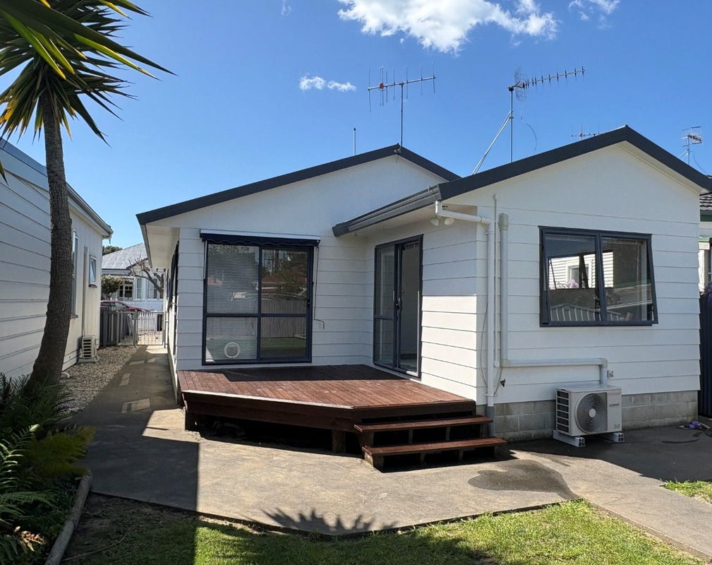 78 Nelson Crescent, Napier South, Napier - Carousel 1