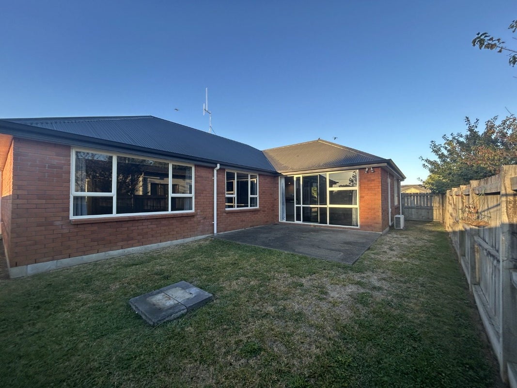 1 Rosewood Court, Huntington, Hamilton - Carousel 2