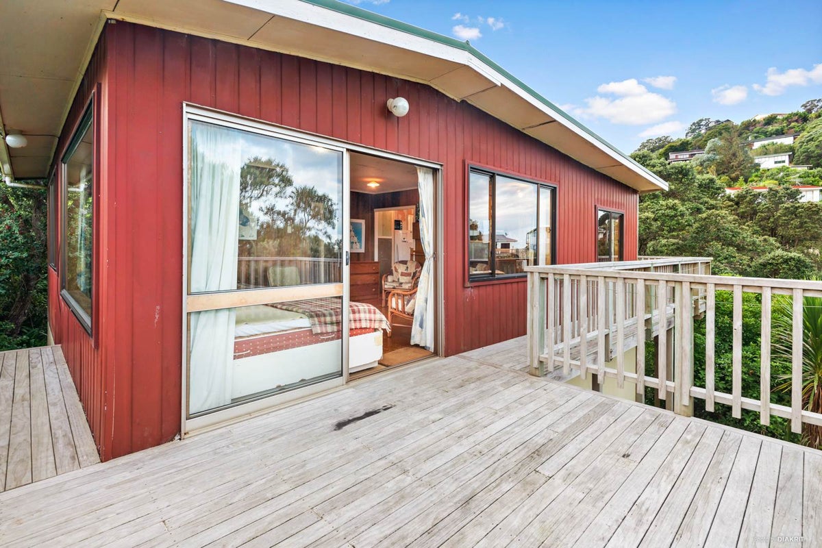 62 Grand View Road, Leigh, Leigh - Carousel 2