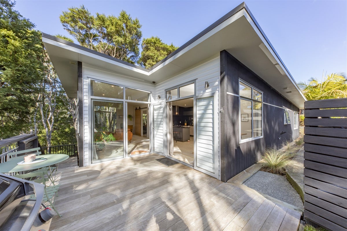 196A Old Titirangi Road, Titirangi, Auckland - Carousel 1