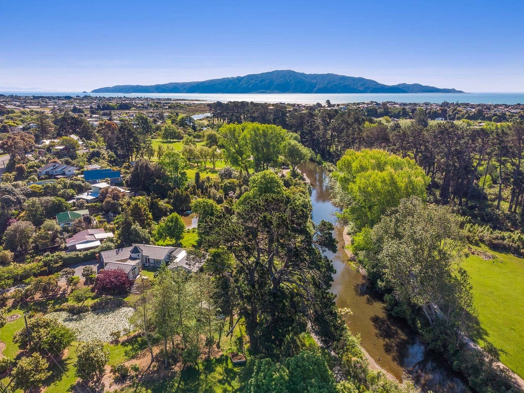75 Makora Road, Otaihanga, Paraparaumu - Carousel 1