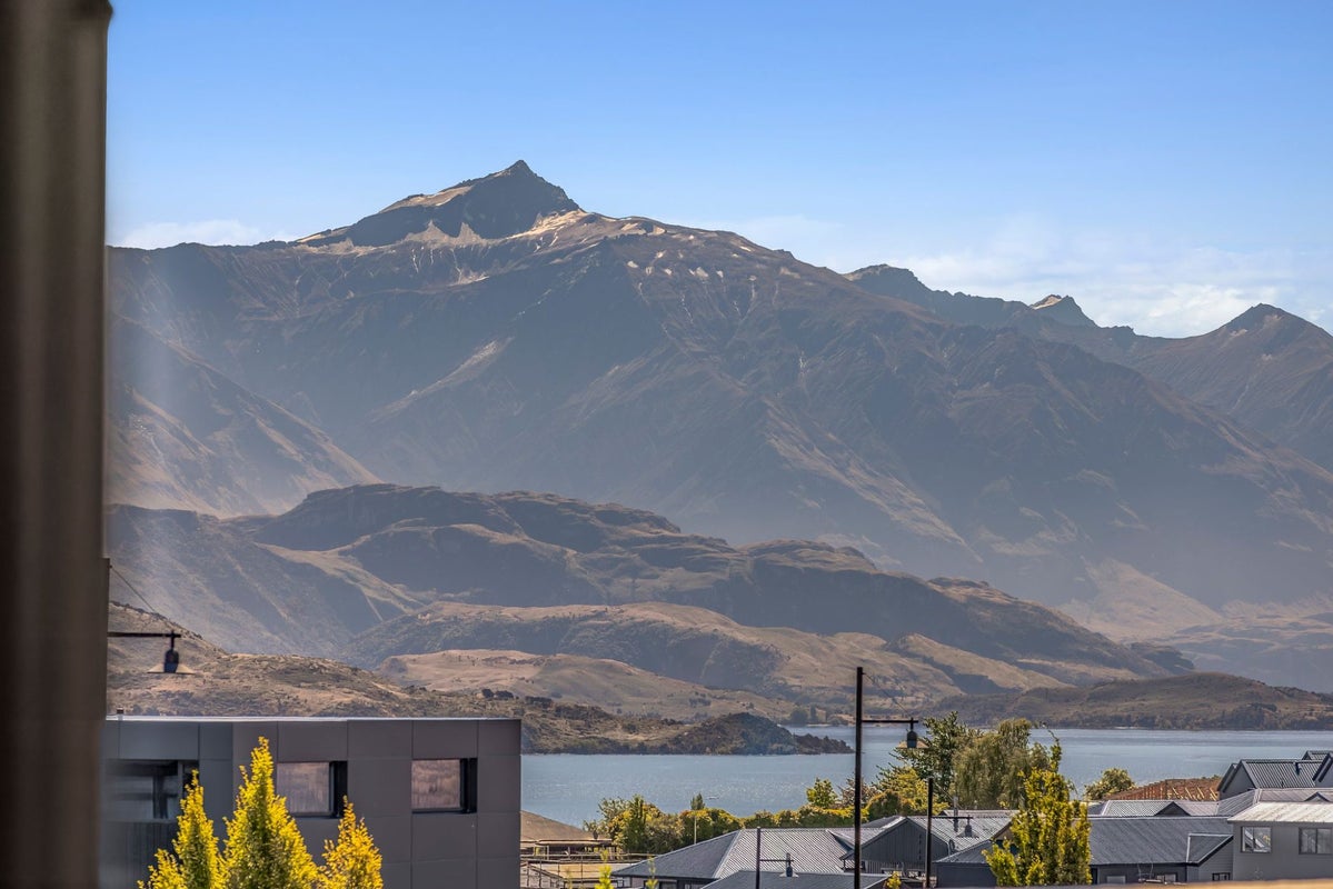 7 Mills Road, Wanaka - Carousel 2