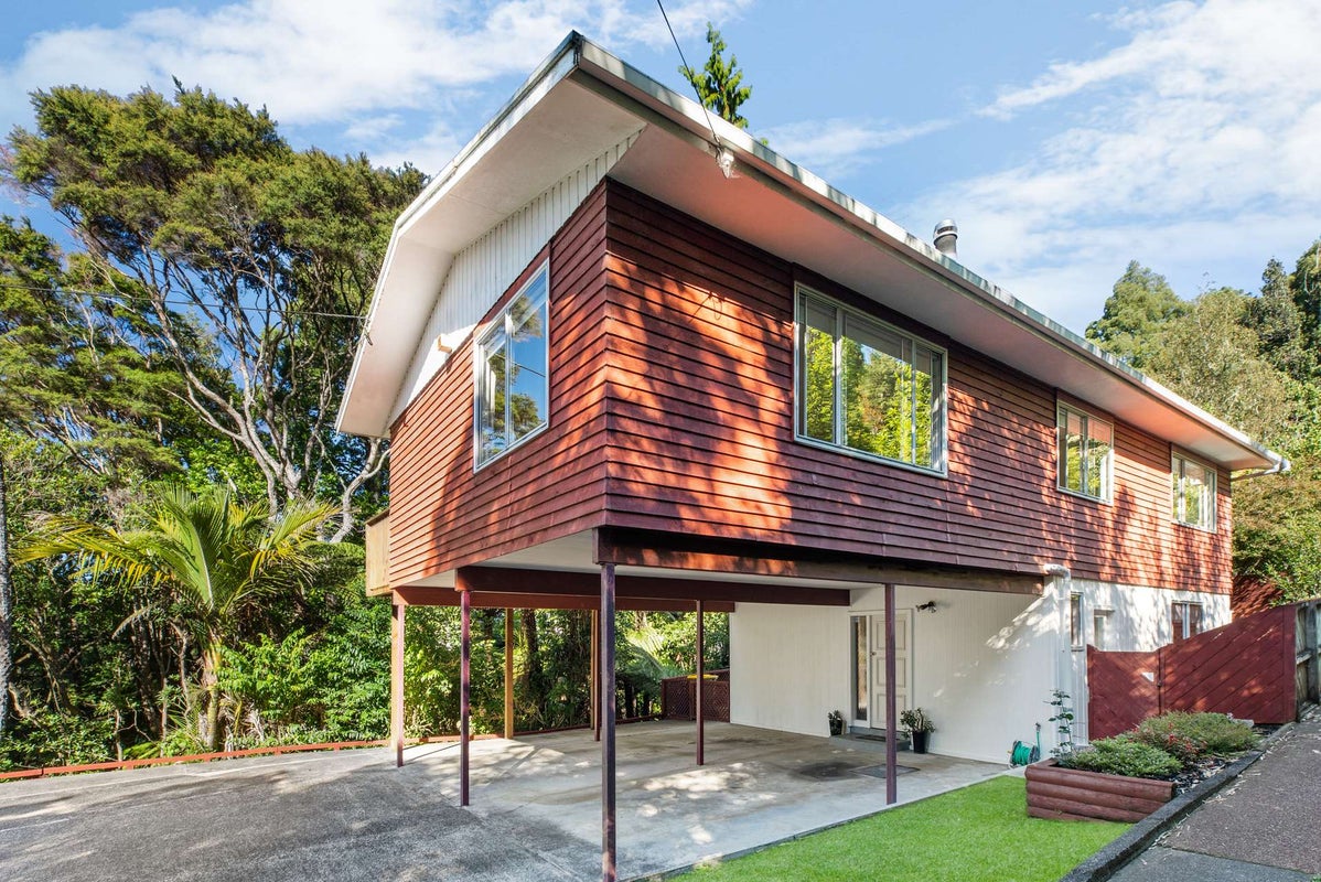 203 Woodlands Park Road, Titirangi, Auckland - Carousel 1