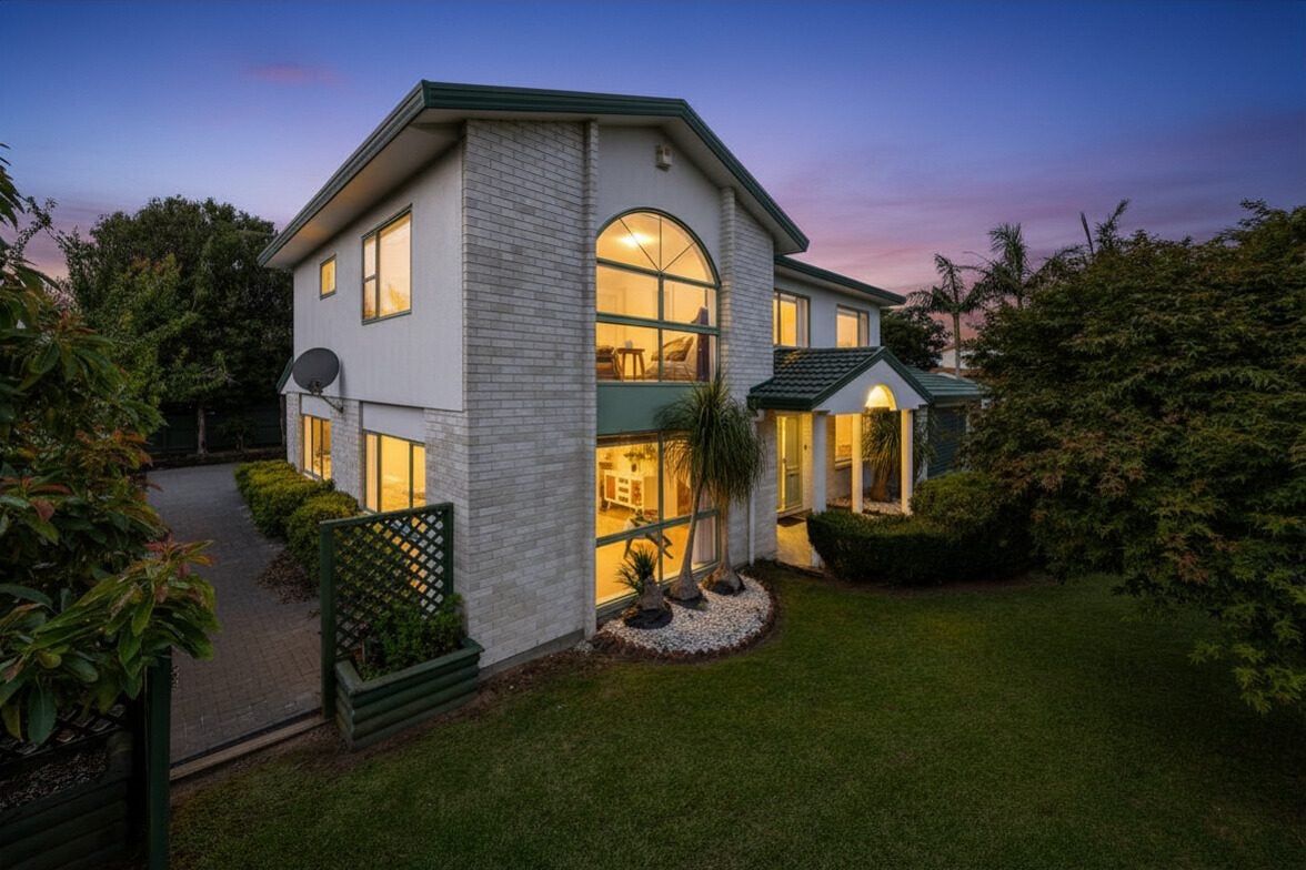 16 Cumbrian Place, Conifer Grove, Takanini - Carousel 2