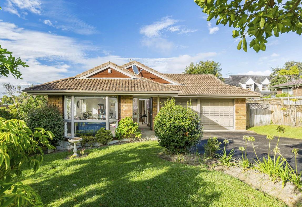 14 Ronald Macken Place, Windsor Park, Auckland - Carousel 1