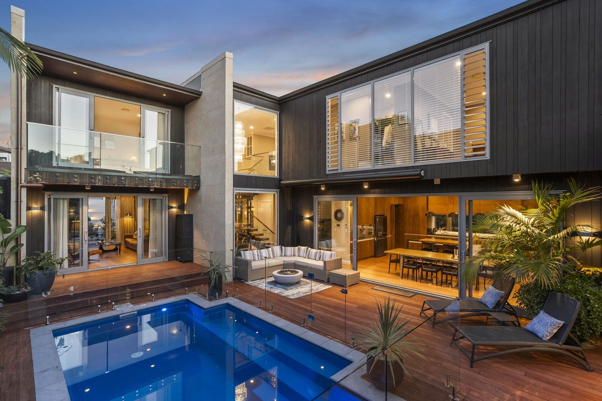 17 Greenbank Drive, Saint Johns, Auckland - Carousel 1