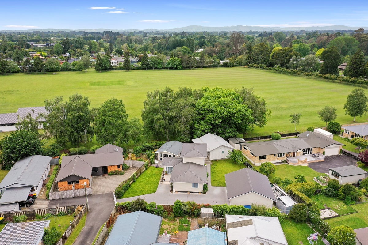 22 Morris Road, Hillcrest, Hamilton - Carousel 2