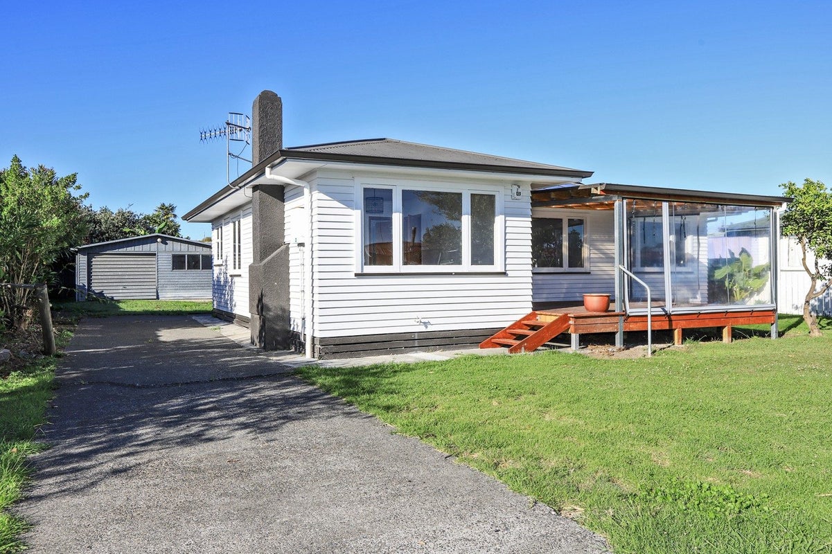 7 Kauri Street, Taradale, Napier - Carousel 2