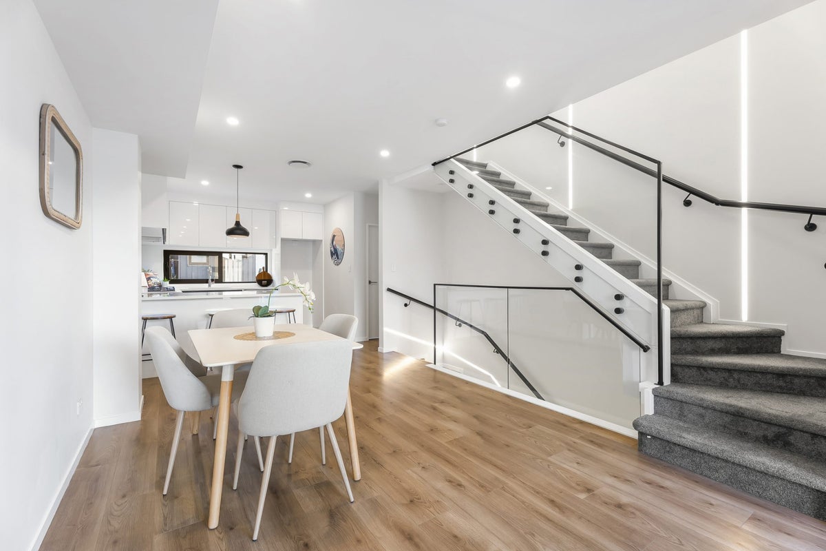 2/245 Campbell Road, Greenlane, Auckland - Carousel 1