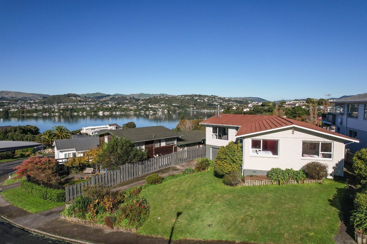 46 Truro Road, Camborne, Porirua - Carousel 1