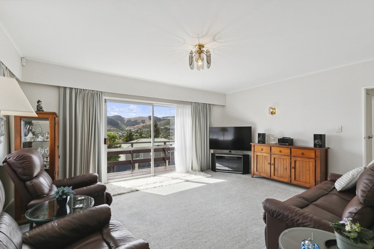 56 Fyvie Avenue, Tawa, Wellington - Carousel 2