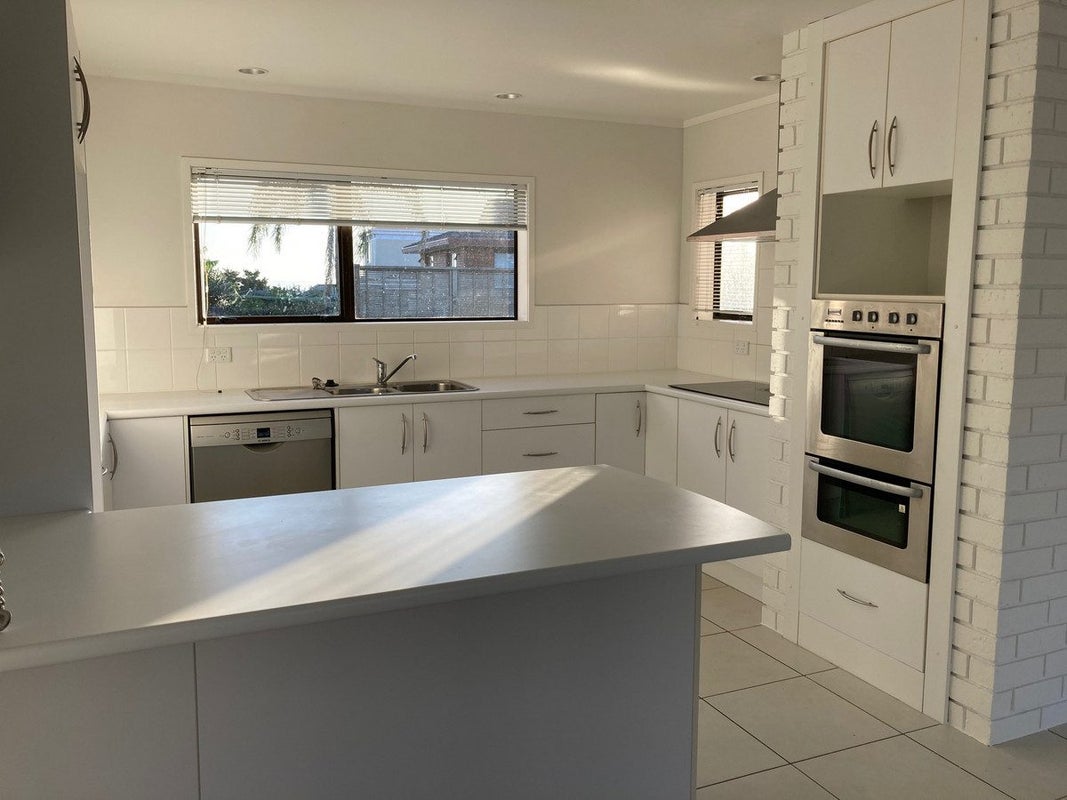 3 Calluna Crescent, Totara Heights, Auckland - Carousel 2