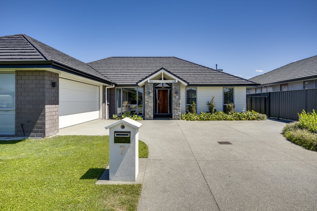 7 Ruahine Road, Poraiti, Napier - Carousel 1