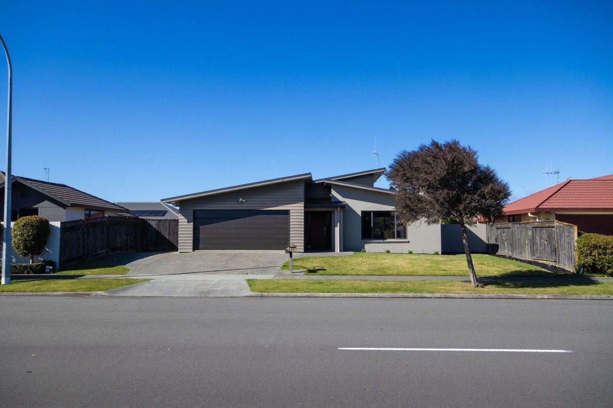 24 Brooklyn Heights Drive, Kelvin Grove, Palmerston North - Carousel 17