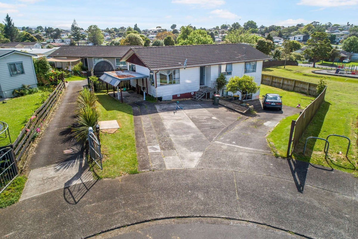 34 Gambare Place, Wattle Downs, Auckland - Carousel 2