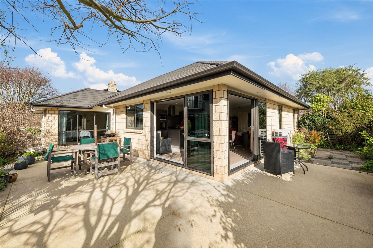 21 Hayward Rise, Owhata, Rotorua - Carousel 1