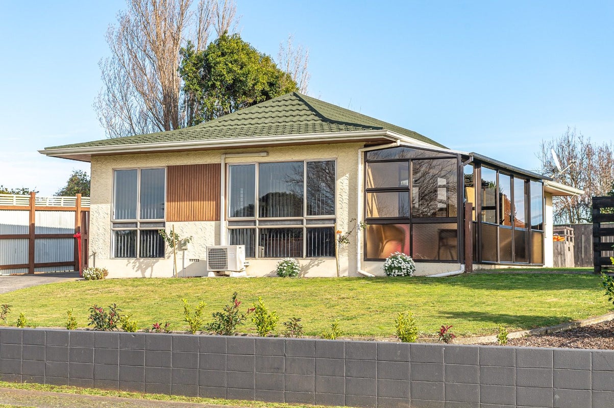 10 Banks Place, Tawhero, Whanganui - Carousel 1
