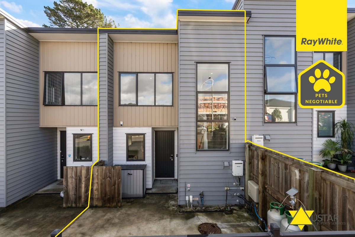 3/3 Kaimai Avenue, Massey, Auckland - Carousel 2