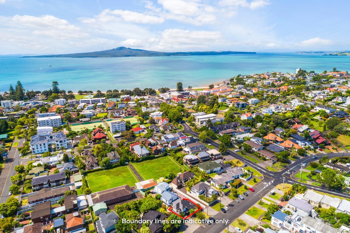 8 Nihill Crescent, Mission Bay, Auckland - Carousel 2