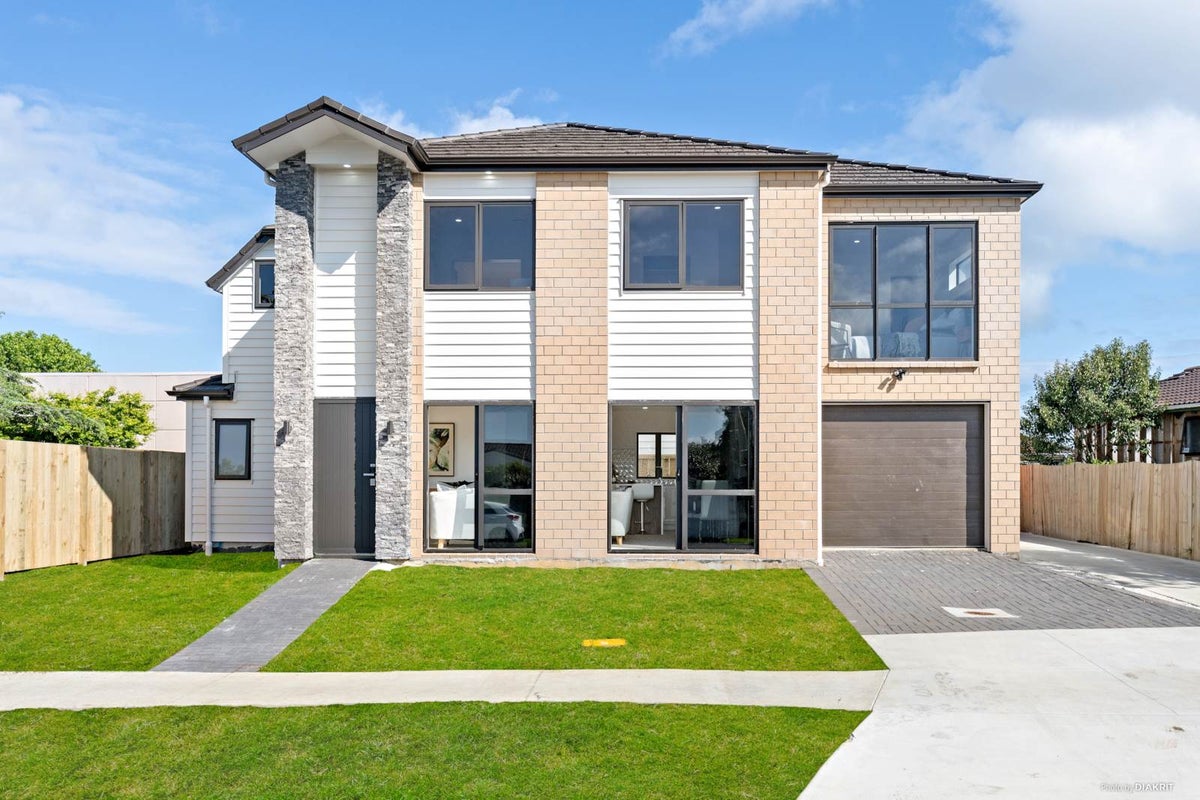 84A Hutchinsons Road, Bucklands Beach, Auckland - Carousel 1