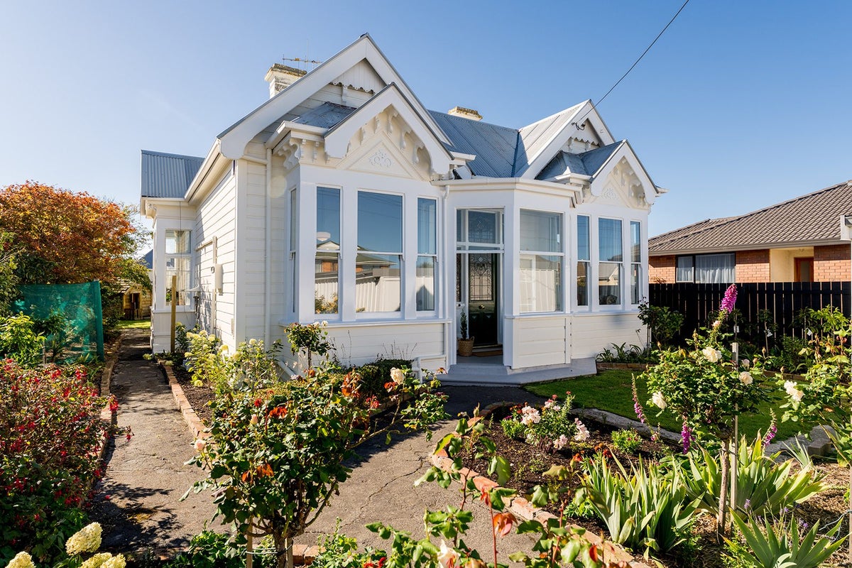 77 Queens Drive, Saint Kilda, Dunedin - Carousel 1