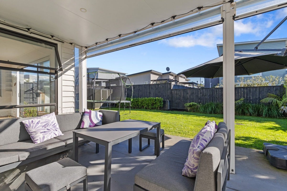 10 Onekura Street, Red Beach, Red Beach - Carousel 2