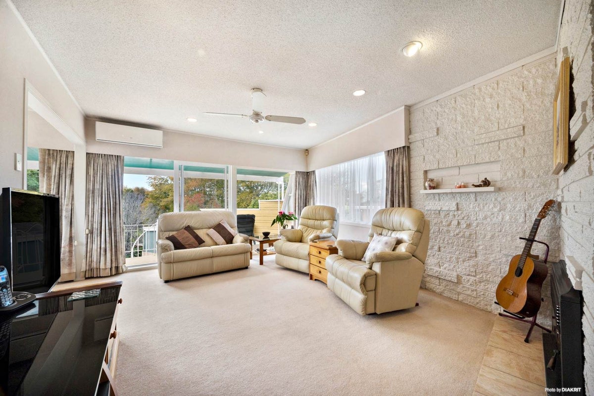 60 Bentley Avenue, Glenfield, Auckland - Carousel 2
