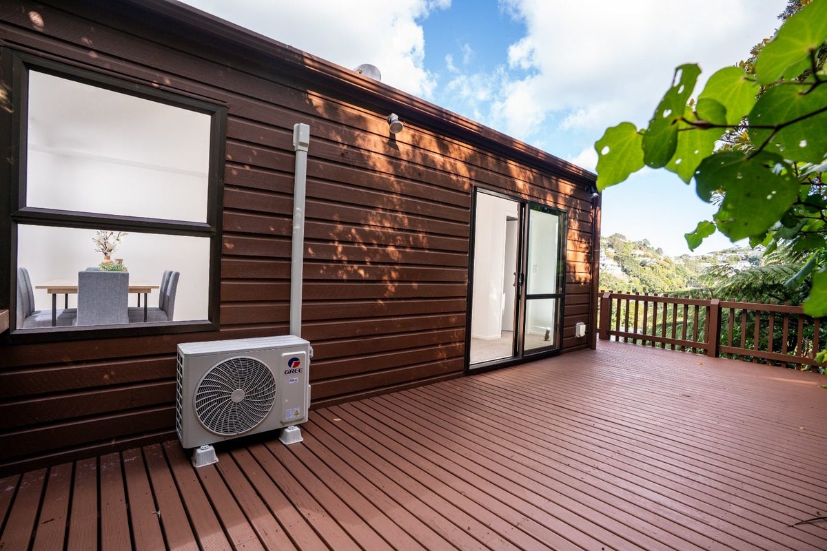 16 Garden Road, Northland, Wellington - Carousel 1
