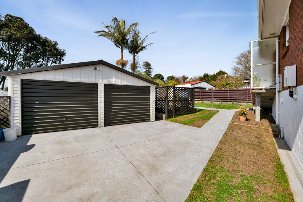 5 Handley Place, Glen Avon, New Plymouth - Carousel 2