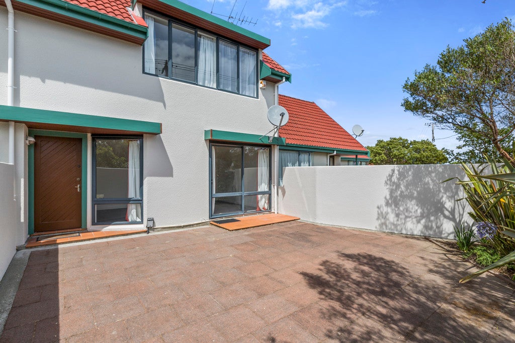 8/24 McBain Grove, Avalon, Lower Hutt - Carousel 1