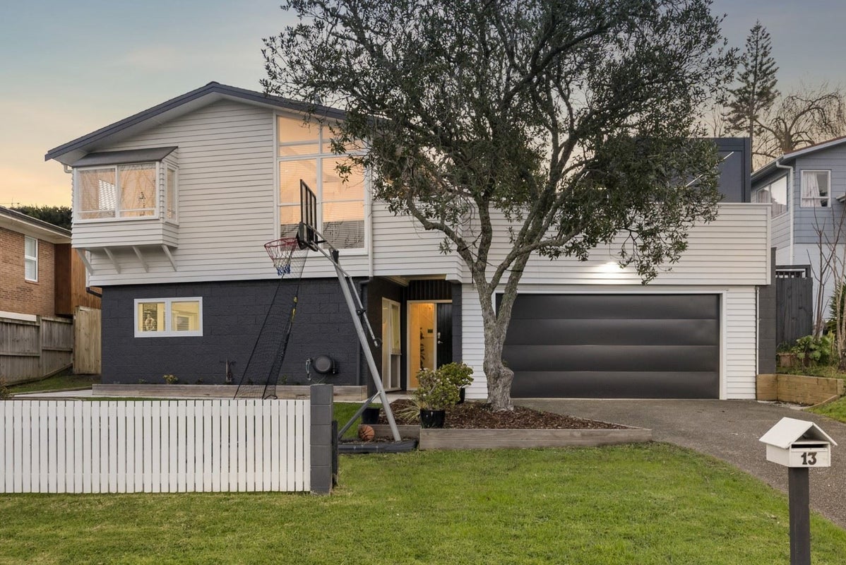 13 Keldale Place, Forrest Hill, Auckland - Carousel 1