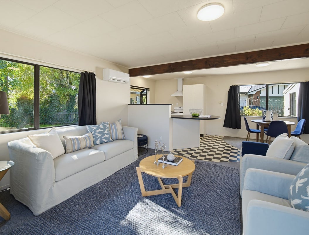 1100A Cunningham Crescent, Mayfair, Hastings - Carousel 1