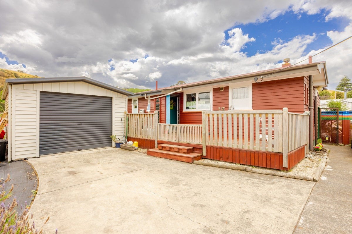 13 Golding Road, Taradale, Napier - Carousel 11