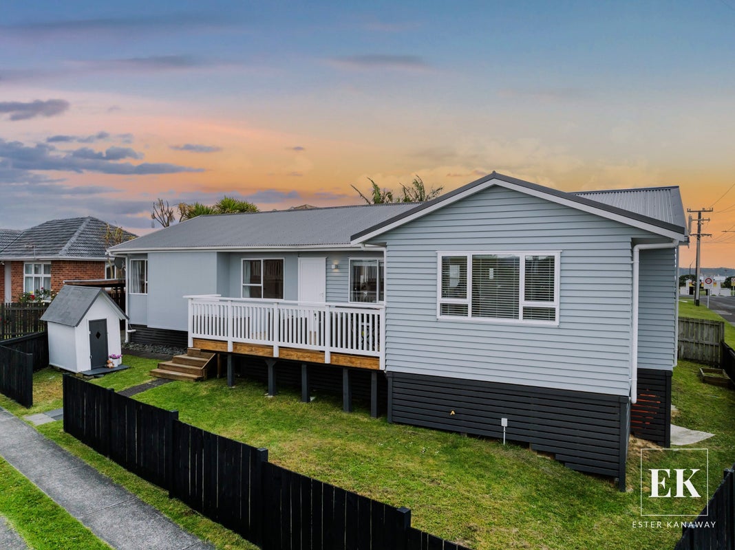 1/1 Toru Street, Te Atatu Peninsula, Auckland - Carousel 1