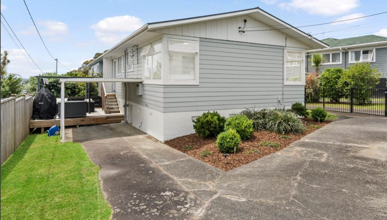 1/12 Firth Road, Torbay, Auckland - Carousel 1