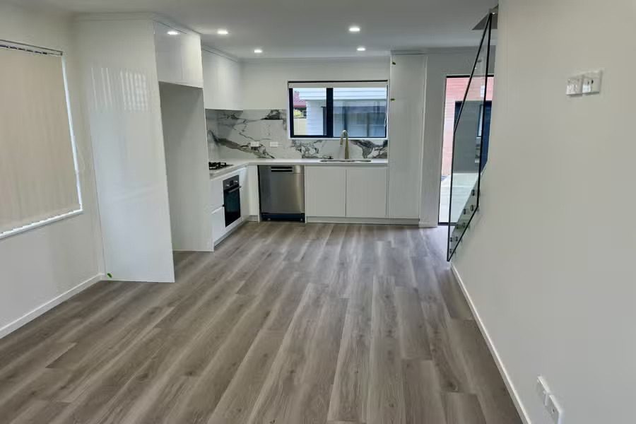 1/100 Seymour Road, Sunnyvale, Auckland - Carousel 1