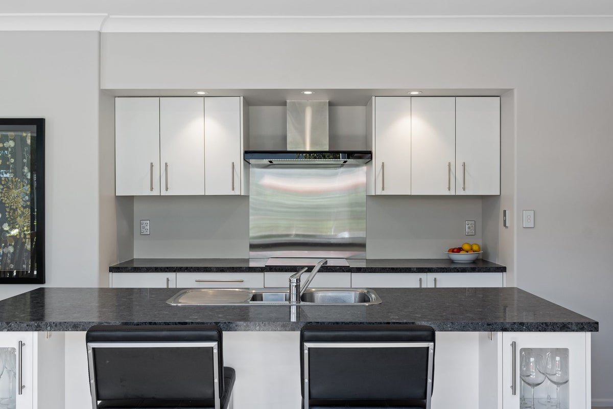 20A Coolspring Way, Redwood, Christchurch - Carousel 2