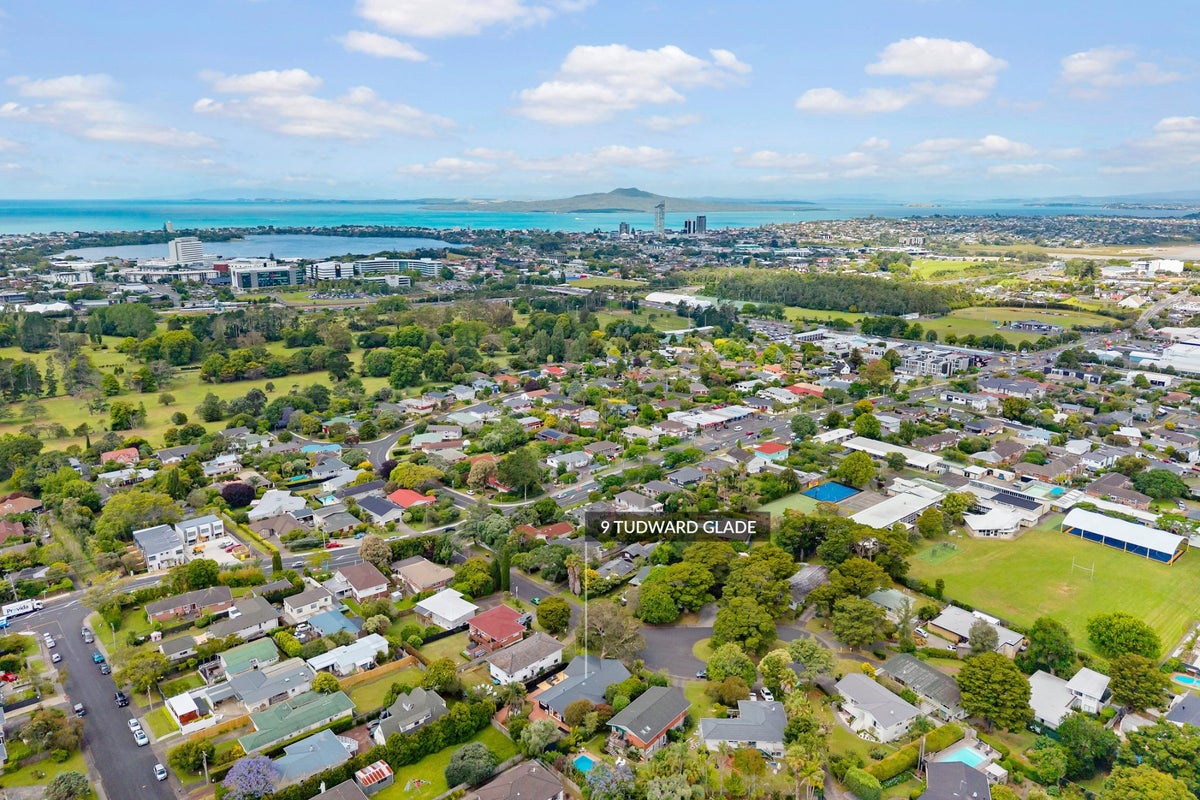 9 Tudward Glade, Hillcrest, Auckland - Carousel 31