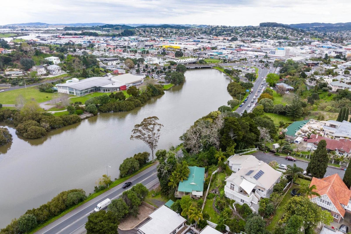 11 Pentland Road, Regent, Whangarei - Carousel 1