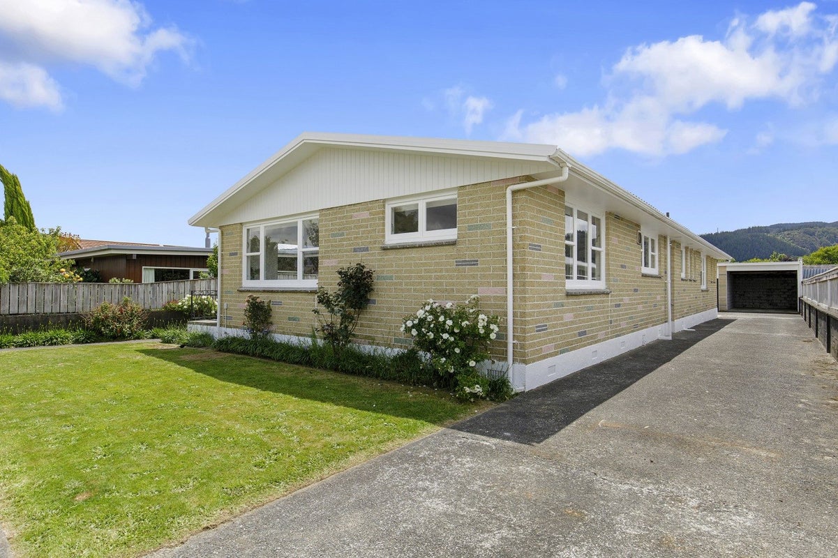 15 Joseph Grove, Elderslea, Upper Hutt - Carousel 1