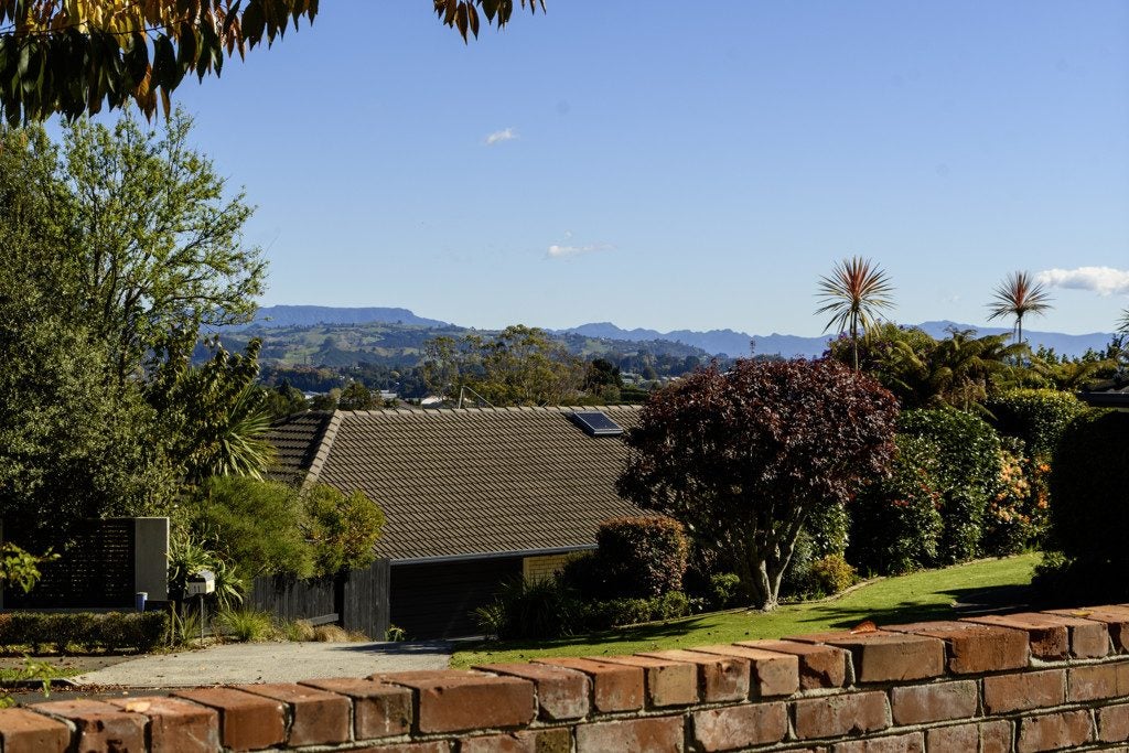 30 Summerhaven Place, Ohauiti, Tauranga - Carousel 1