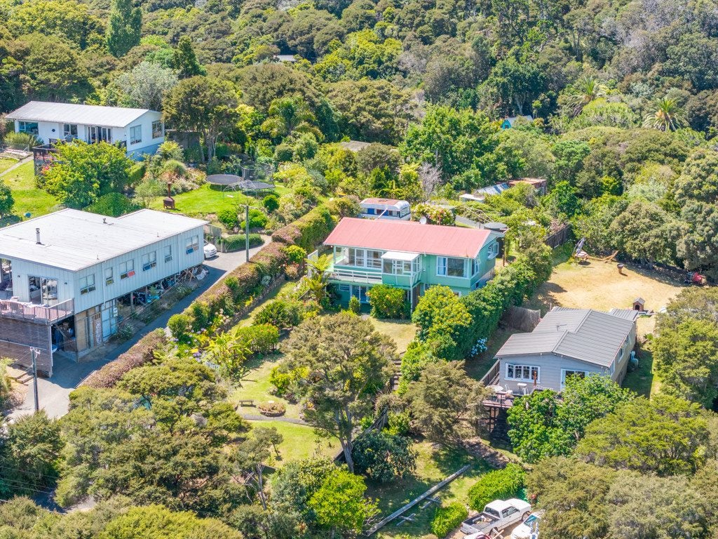 16 Hekerua Road, Oneroa, Waiheke Island - Carousel 1