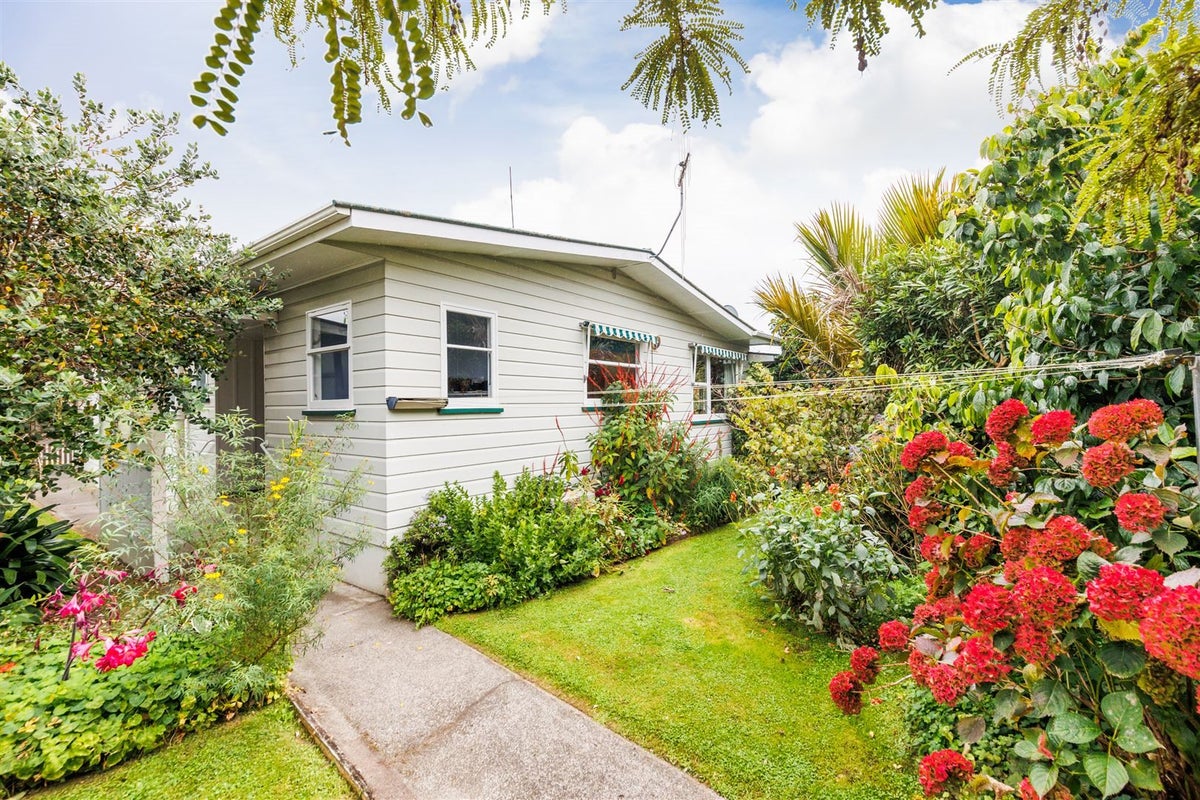12 Belgrave Place, Awapuni, Palmerston North - Carousel 2