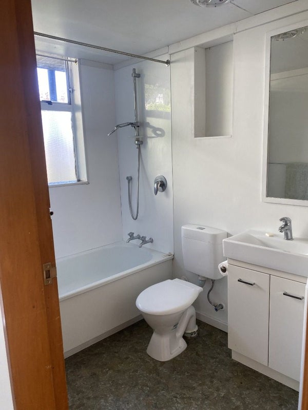 1/118 Russell Terrace, Berhampore, Wellington - Carousel 10