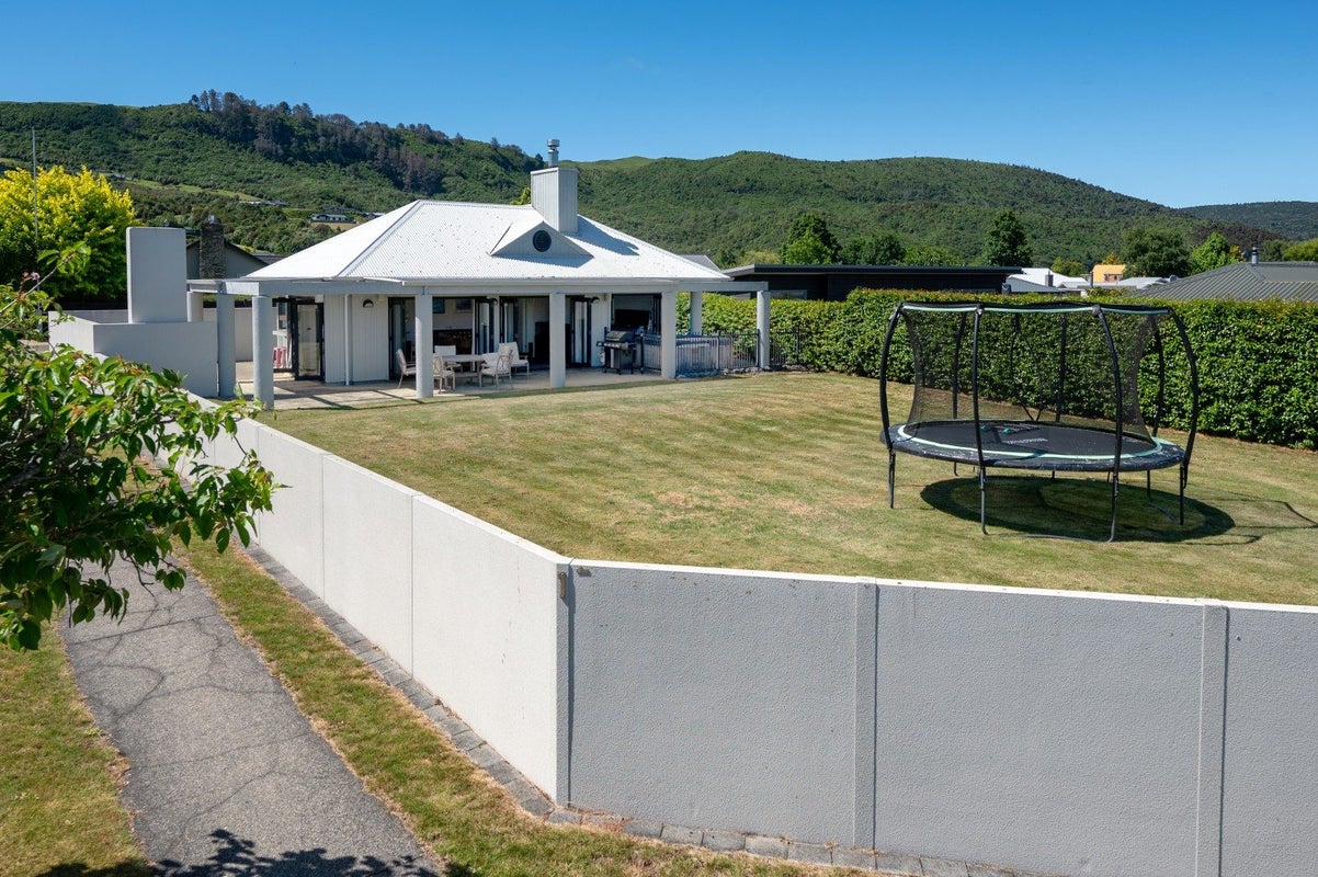 1 Antonia Place, Kinloch, Taupo - Carousel 2