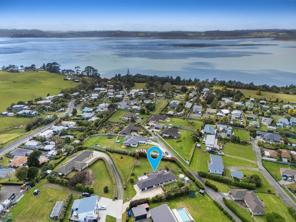16 Omana Avenue, Shelly Beach, Helensville - Carousel 25