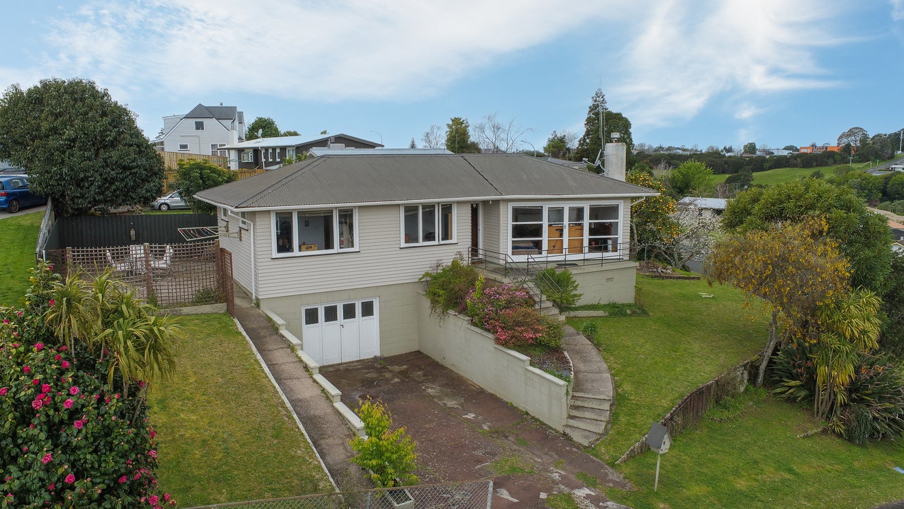 2 Vanda Place, Gate Pa, Tauranga - Carousel 1