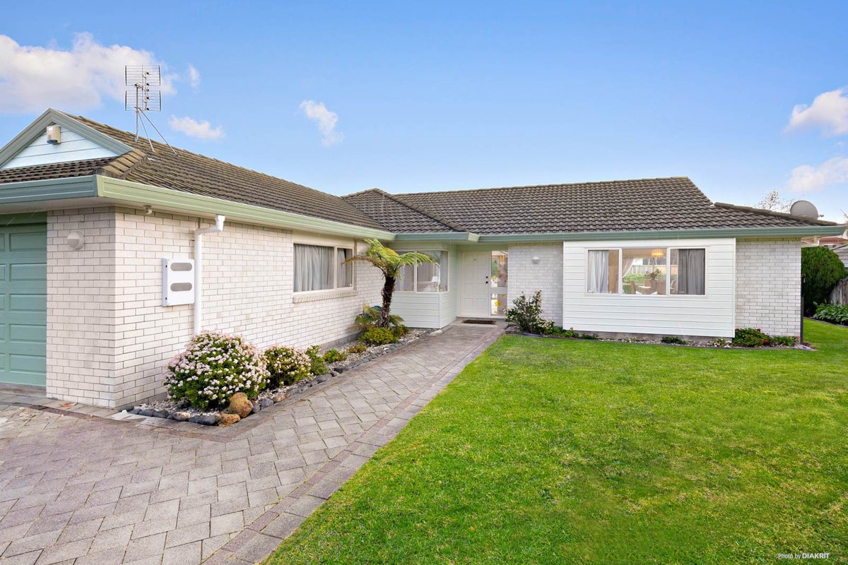 34 Astoria Place, Northpark, Auckland - Carousel 1